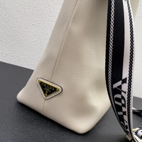 2024 Обновленная версия сумки Prada «RADA» с лазерной гравировкой