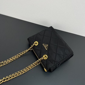 Prada, модель с застежкой-молнией, 1BG468 Эта сумка Vintage с рем