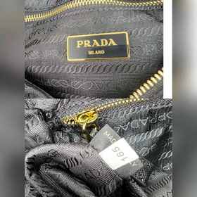Prada, модель с застежкой-молнией, 1BG468 Эта сумка Vintage с рем
