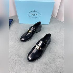 Коллекция туфель Prada для ранней весны Верх： импортные перфориро