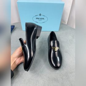 Коллекция туфель Prada для ранней весны Верх： импортные перфориро