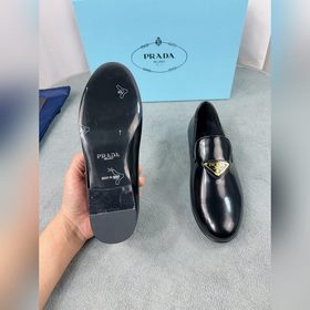 Коллекция туфель Prada для ранней весны Верх： импортные перфориро
