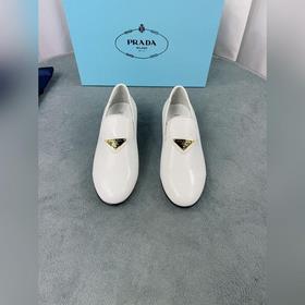 Коллекция туфель Prada для ранней весны Верх： импортные перфориро