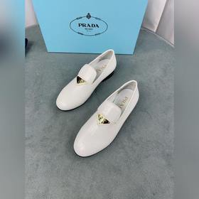 Коллекция туфель Prada для ранней весны Верх： импортные перфориро