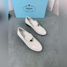 Коллекция туфель Prada для ранней весны Верх： импортные перфориро