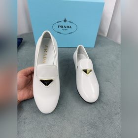 Коллекция туфель Prada для ранней весны Верх： импортные перфориро