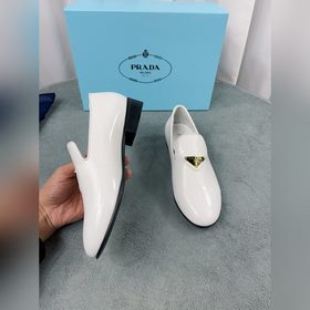 Коллекция туфель Prada для ранней весны Верх： импортные перфориро