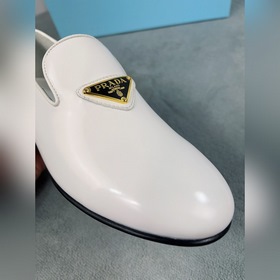 Коллекция туфель Prada для ранней весны Верх： импортные перфориро