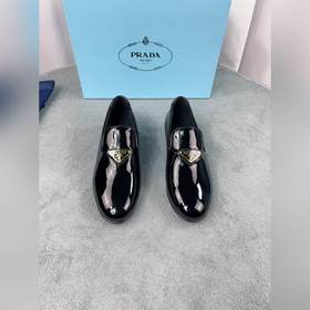 Коллекция туфель Prada для ранней весны Верх： импортные перфориро