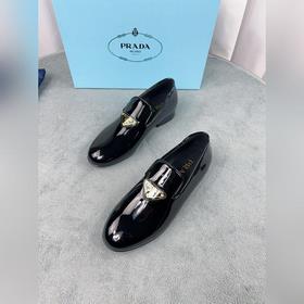 Коллекция туфель Prada для ранней весны Верх： импортные перфориро
