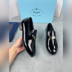 Коллекция туфель Prada для ранней весны Верх： импортные перфориро
