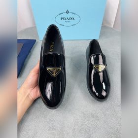 Коллекция туфель Prada для ранней весны Верх： импортные перфориро