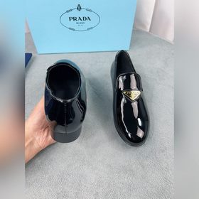 Коллекция туфель Prada для ранней весны Верх： импортные перфориро
