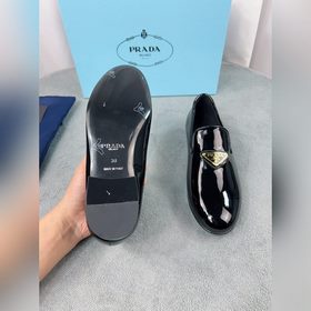 Коллекция туфель Prada для ранней весны Верх： импортные перфориро