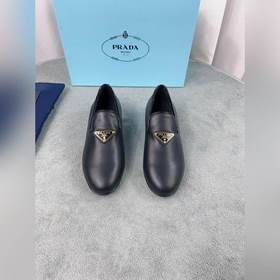 Коллекция туфель Prada для ранней весны Верх： импортные перфориро