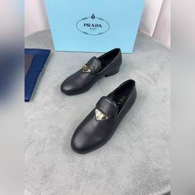 Коллекция туфель Prada для ранней весны Верх： импортные перфориро