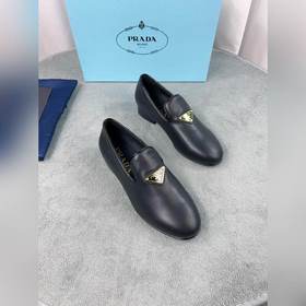 Коллекция туфель Prada для ранней весны Верх： импортные перфориро