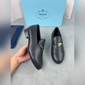 Коллекция туфель Prada для ранней весны Верх： импортные перфориро
