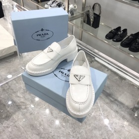 Prada в этом году превзошла себя. Непревзойденная Prada, каждая м