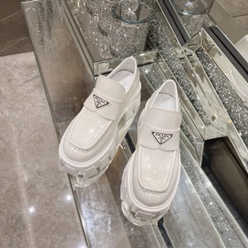 Prada в этом году превзошла себя. Непревзойденная Prada, каждая м