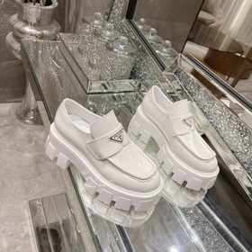 Prada в этом году превзошла себя. Непревзойденная Prada, каждая м