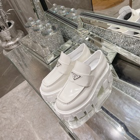 Prada в этом году превзошла себя. Непревзойденная Prada, каждая м