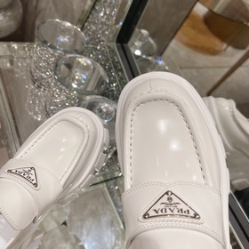 Prada в этом году превзошла себя. Непревзойденная Prada, каждая м