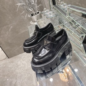 Prada в этом году превзошла себя. Непревзойденная Prada, каждая м