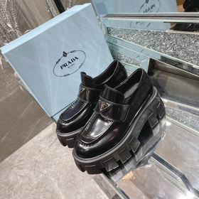Prada в этом году превзошла себя. Непревзойденная Prada, каждая м