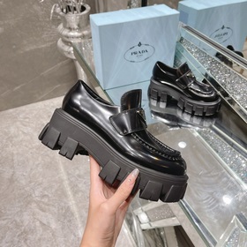 Prada в этом году превзошла себя. Непревзойденная Prada, каждая м