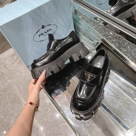 Prada в этом году превзошла себя. Непревзойденная Prada, каждая м
