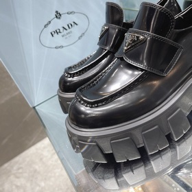 Prada в этом году превзошла себя. Непревзойденная Prada, каждая м