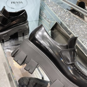 Prada в этом году превзошла себя. Непревзойденная Prada, каждая м