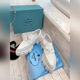 Prada 2024 весна-лето обновленная версия лофей с треугольным лого
