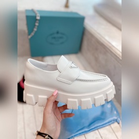 Prada 2024 весна-лето обновленная версия лофей с треугольным лого