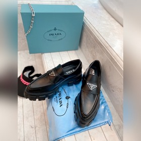 Prada 2024 весна-лето обновленная версия лофей с треугольным лого