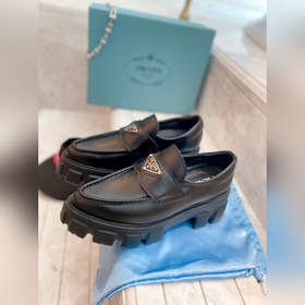 Prada 2024 весна-лето обновленная версия лофей с треугольным лого