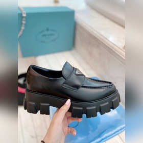 Prada 2024 весна-лето обновленная версия лофей с треугольным лого