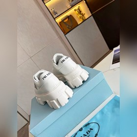Новые черные сверхмягкие кожаные туфли на толстой подошве от Prad