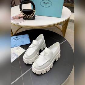 Prada 2024 весна-лето обновленная версия лофей с треугольным лого