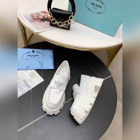 Prada 2024 весна-лето обновленная версия лофей с треугольным лого