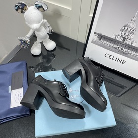 p rada*2024 Осень-зима Prada Лоферы на высоком каблуке с треуголь