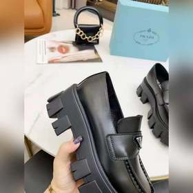 Prada 2024 весна-лето обновленная версия лофей с треугольным лого