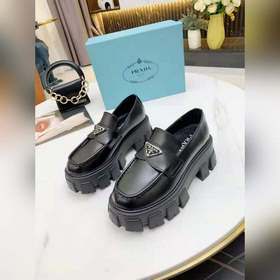Prada 2024 весна-лето обновленная версия лофей с треугольным лого