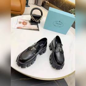 Prada 2024 весна-лето обновленная версия лофей с треугольным лого