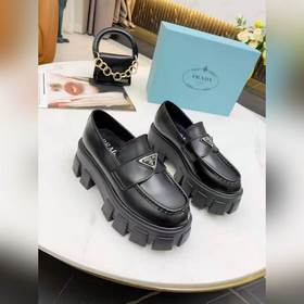 Prada 2024 весна-лето обновленная версия лофей с треугольным лого