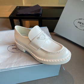 Prada 2024 весна-лето обновленная версия лофей с треугольным лого
