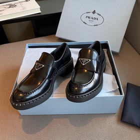 Prada 2024 весна-лето обновленная версия лофей с треугольным лого