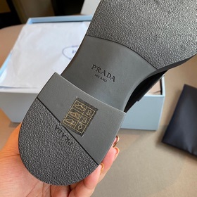 Prada 2024 весна-лето обновленная версия лофей с треугольным лого