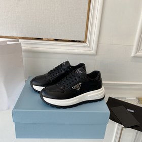 PRADA 222 — новые модели от Prada, мощный удар! Множество моделей